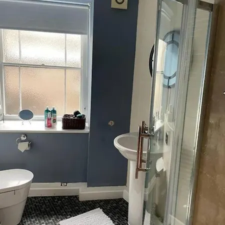 The Cherry Blossom Apartment Bristol